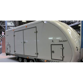 Woodford Galaxy - Lukket trailer - 3.500 kg - Kort, bred model - 3 aksler